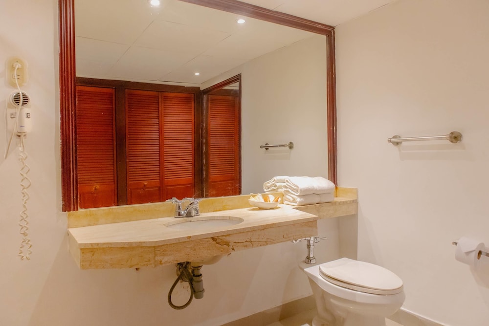 Junior Suite, Family, 2 King Beds, Hotel Faranda Express Puerta Del Sol Barranquilla, A Member of Radisson Individuals 4/6