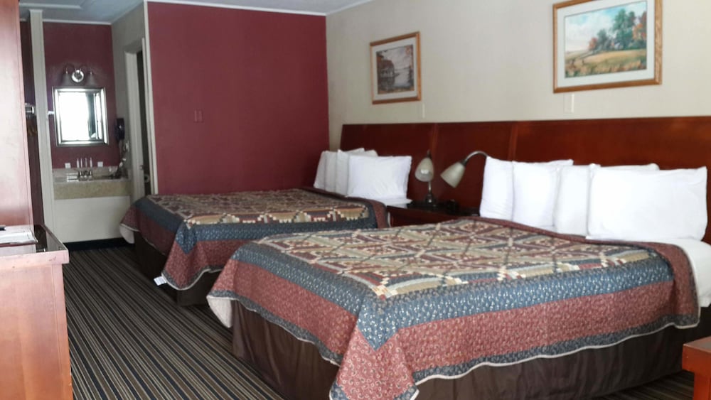 Harvest Drive Family Inn 33/68