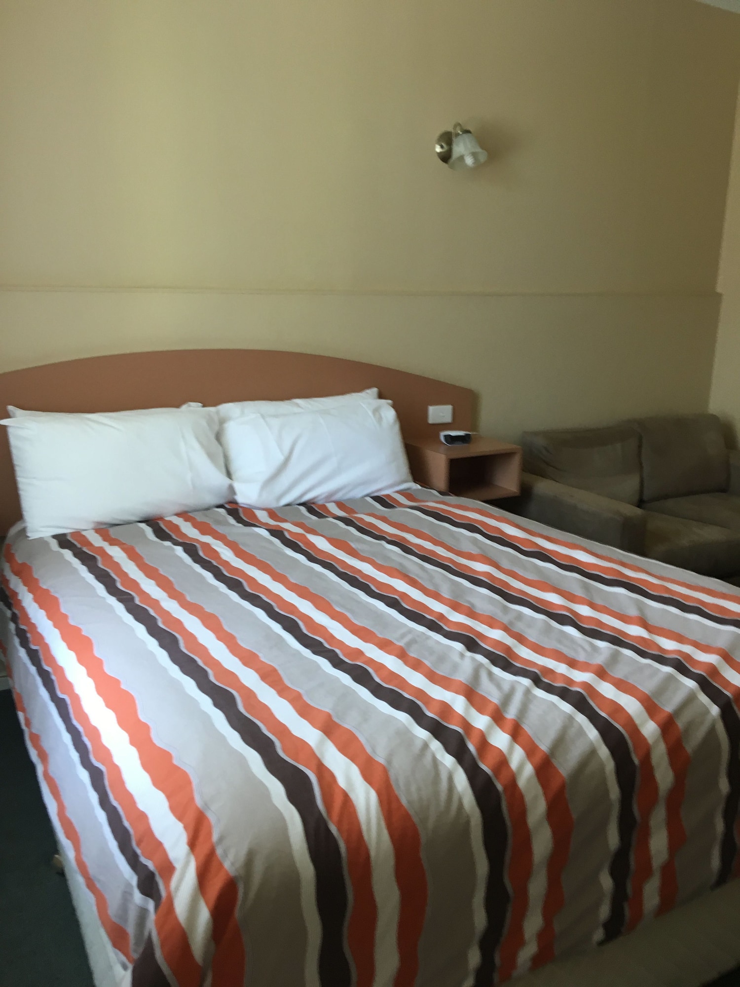 STANDARD, QUEEN BED