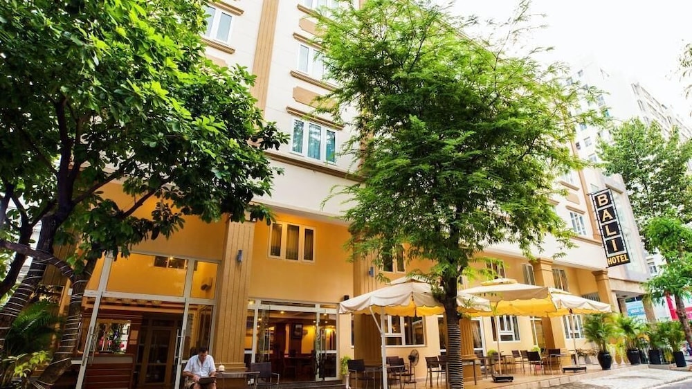 Bali Hotel 4/90