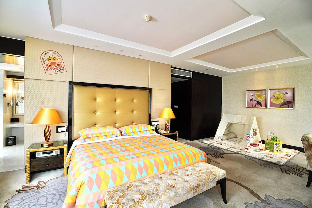 Kids Theme, Junior Suite, King Bed, Sofa