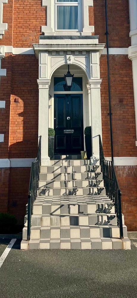 Kensington House Aparthotel by Warren Collection 54/59