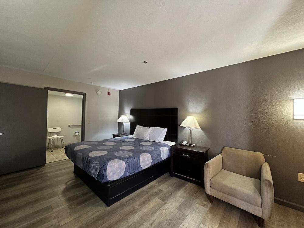 King Bed Accessible