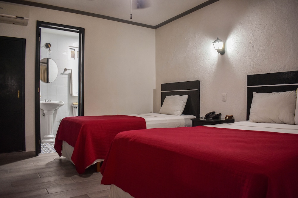 Hotel Santa Ana 30/76