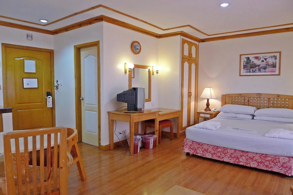 Ridgewood Hotel 18/55