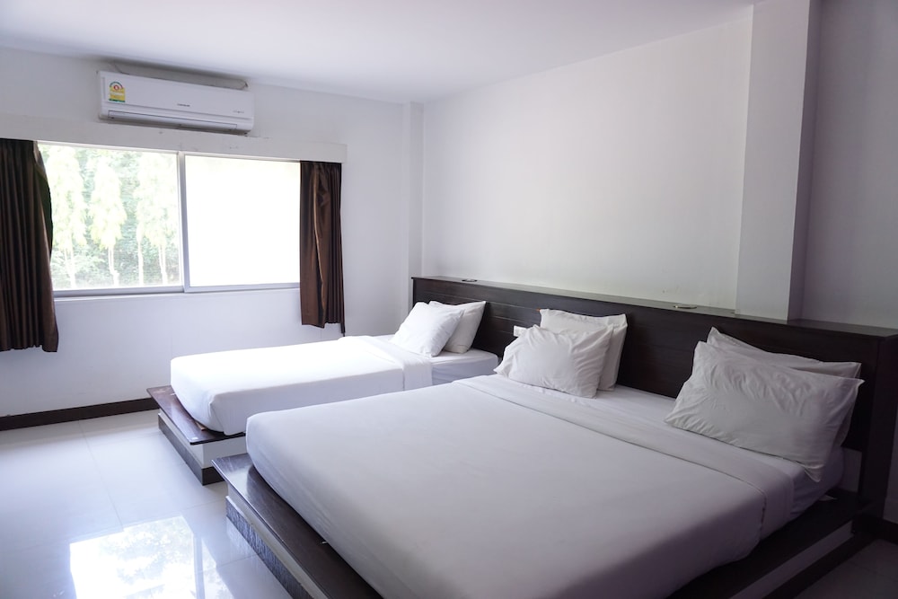 SRI CHUMPHON HOTEL 9/35