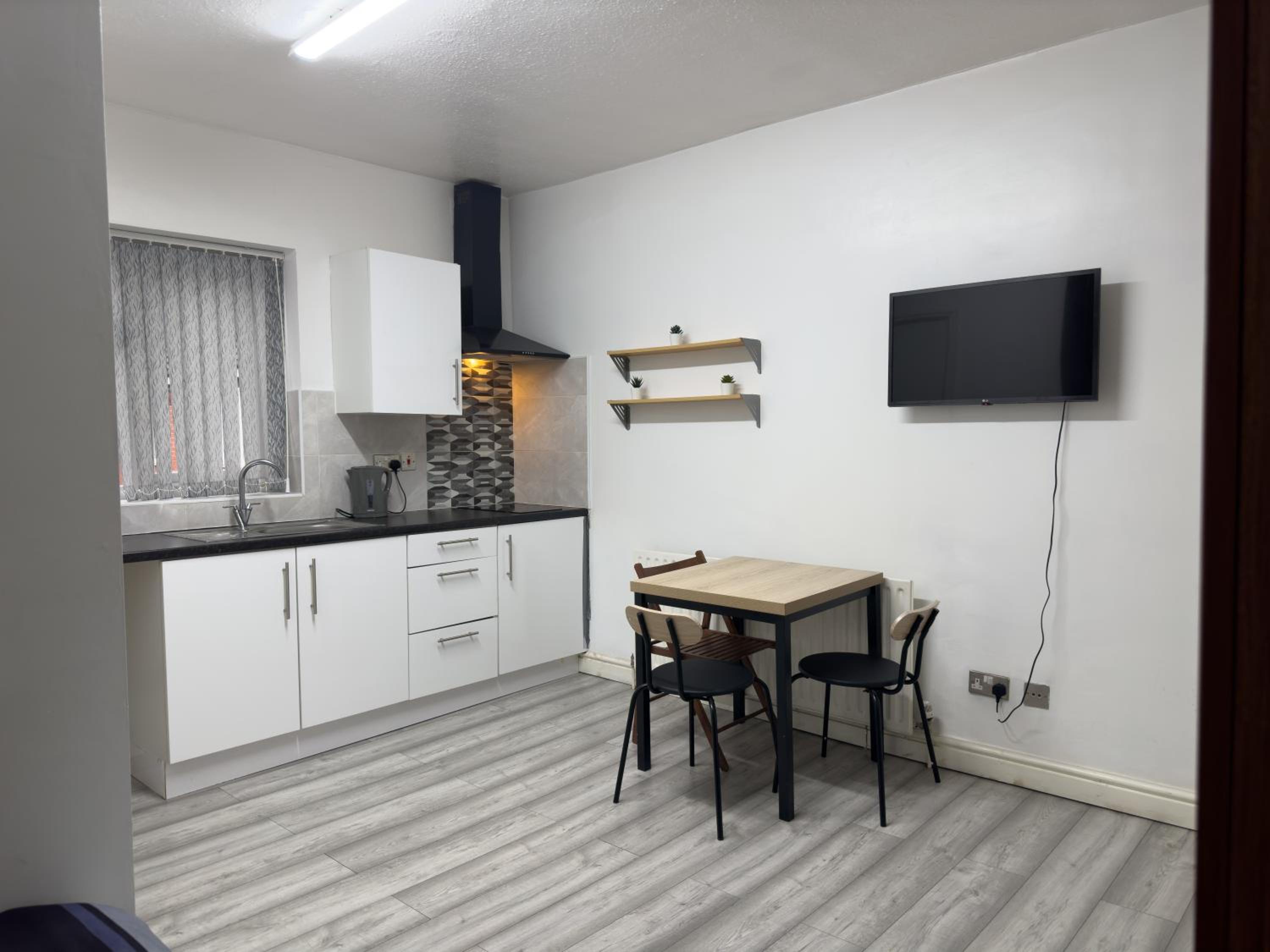 Hills View Apartments 15/18