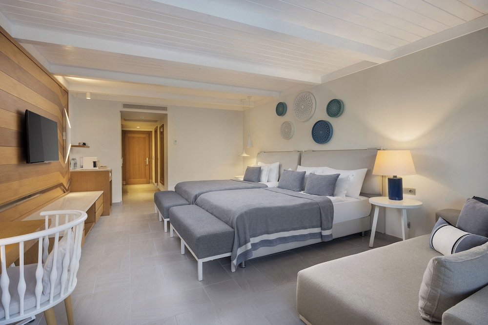 SWIM UP SUPERIOR ROOM