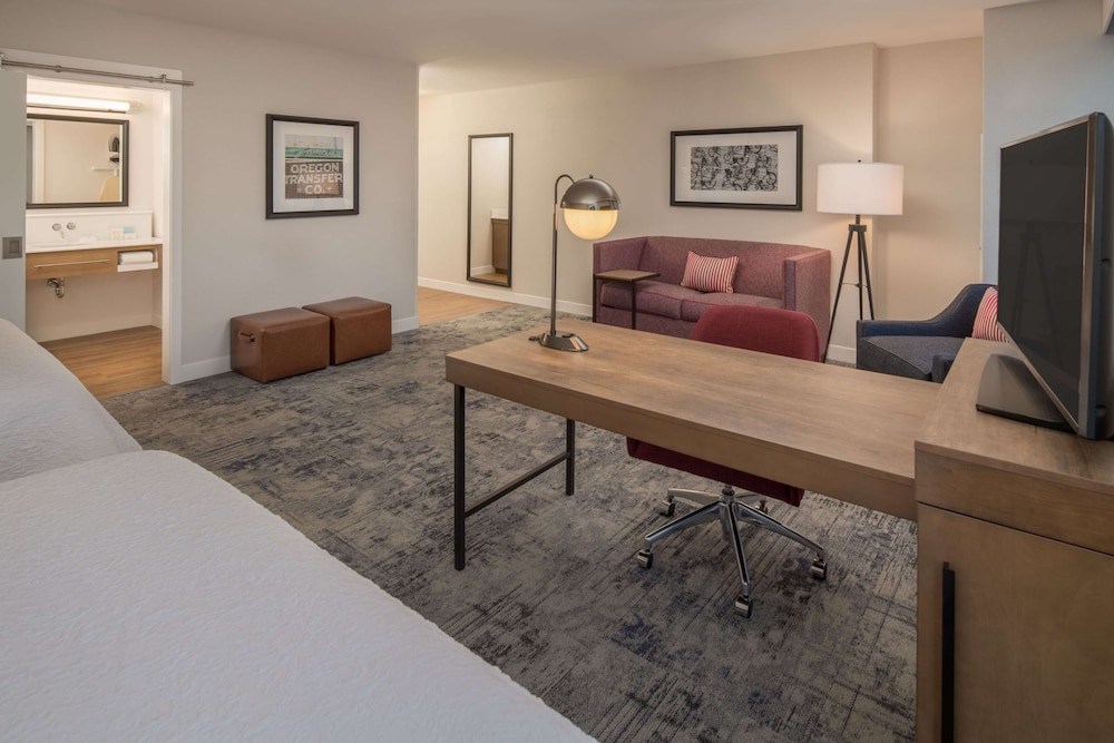 Hampton Inn and Suites by Hilton Portland-Pearl District 33/48