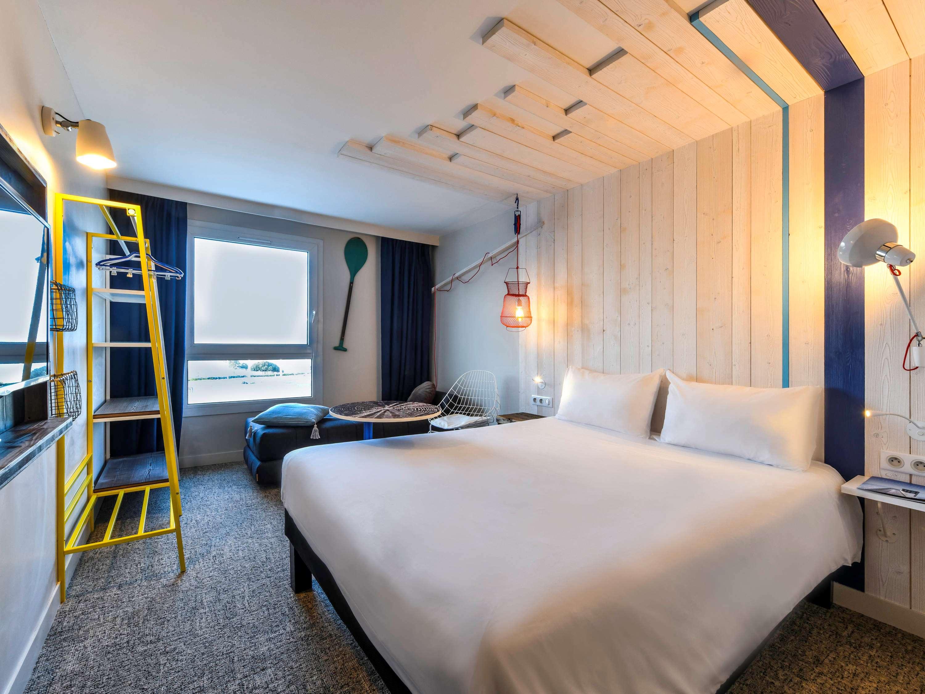 غرفة بسرير مزدوج بإطلالة على البحر مع أريكة، Ibis Styles La Rochelle Thalasso Chatelaillon 2/5