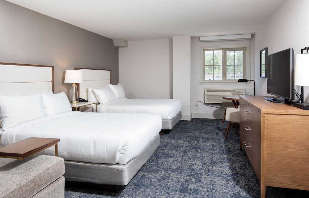 Pomeroy Hotel Fort McMurray 11/50