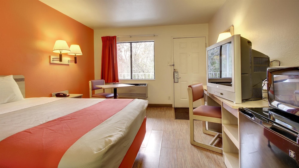Motel6 Des Moines, IA - North 28/61