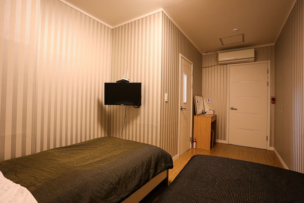 MAMA GUEST HOUSE 28/67