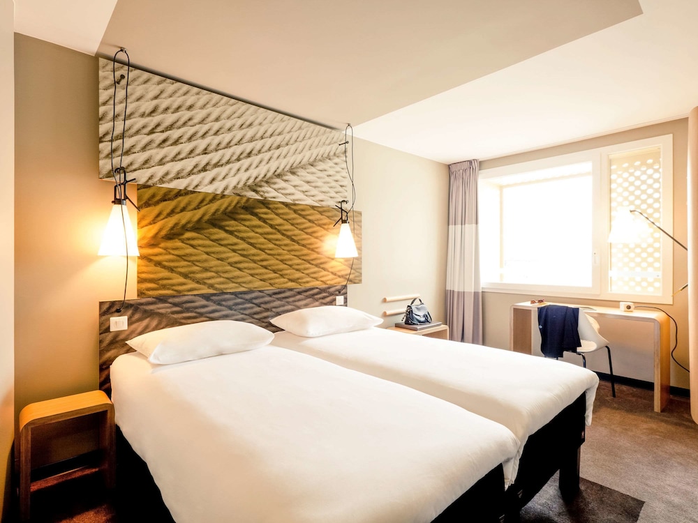 Ibis Lyon Carre De Soie 19/62