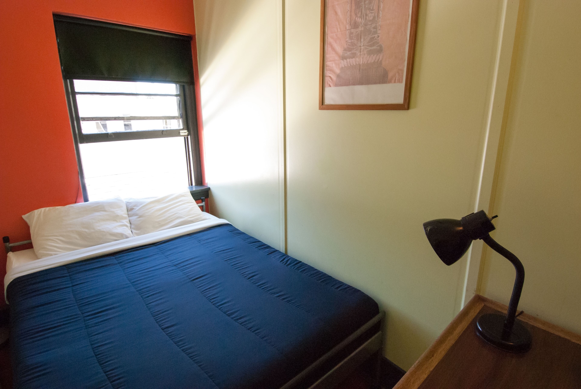 غرفة صغيرة بسرير مزدوج بحمام مشترك، Ocean Island Inn Backpackers Suites Hostel 8/10