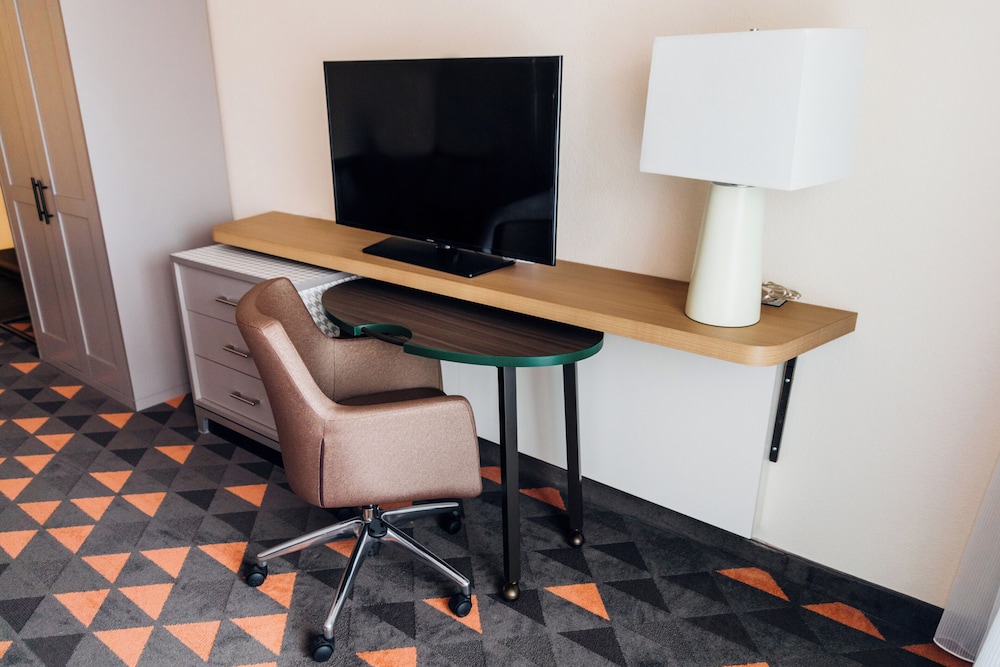 Holiday Inn Hotel Suites Phoenix Mesa Chandler 48/56