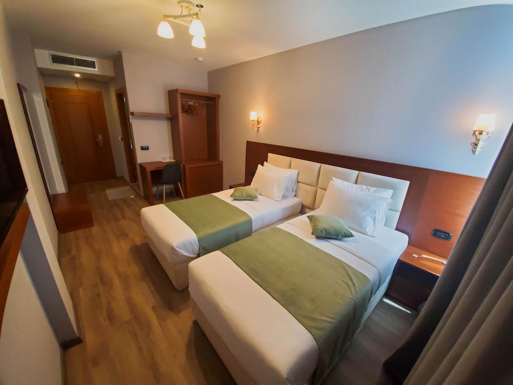 Albanopolis Hotel 21/60