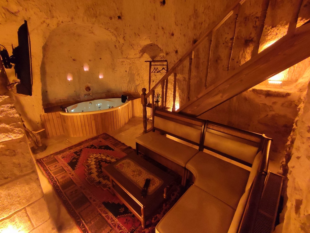 Euphoria Cave House 15/50