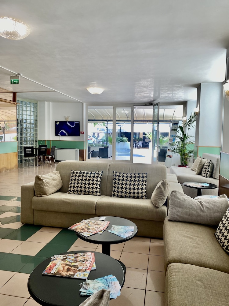Hotel Aiglon 46/73