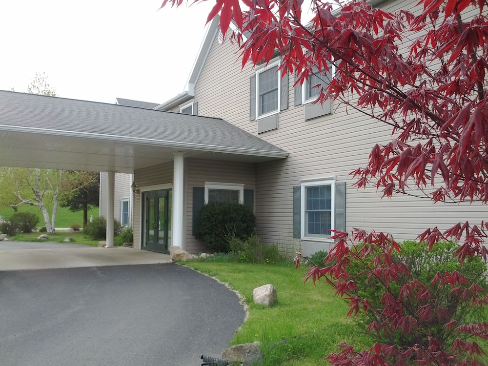 Brook Pointe Inn 46/53
