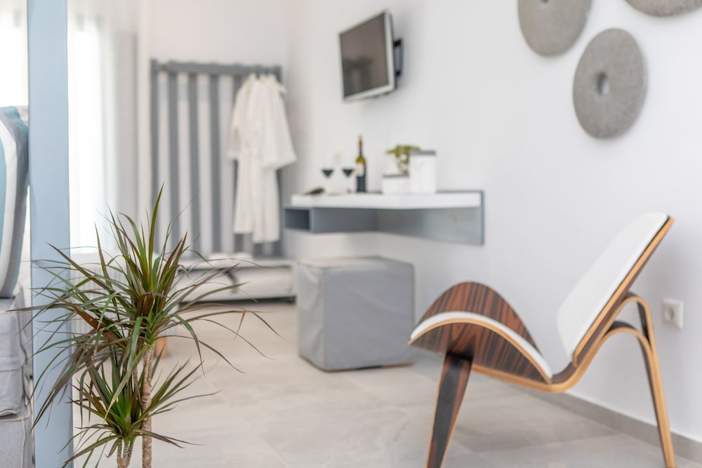 Crystal Mare Suites 17/33
