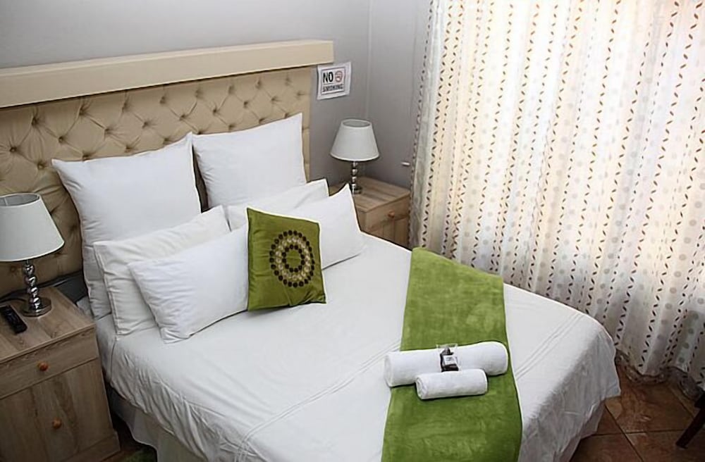 Airport Bed And Breakfast 12/33
