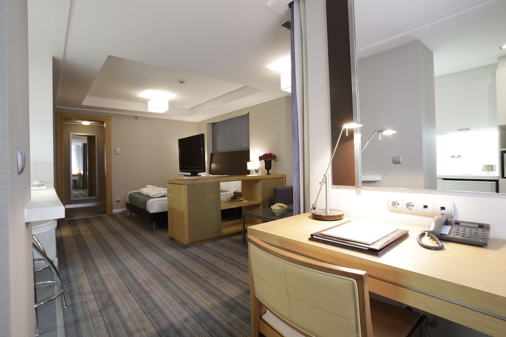 Housez Suites 21/65