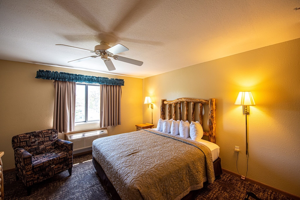 ROOM, KING BED, COURTSIDE, HOT TUB