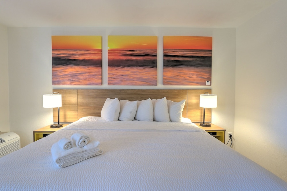 Deluxe, Single, King Bed