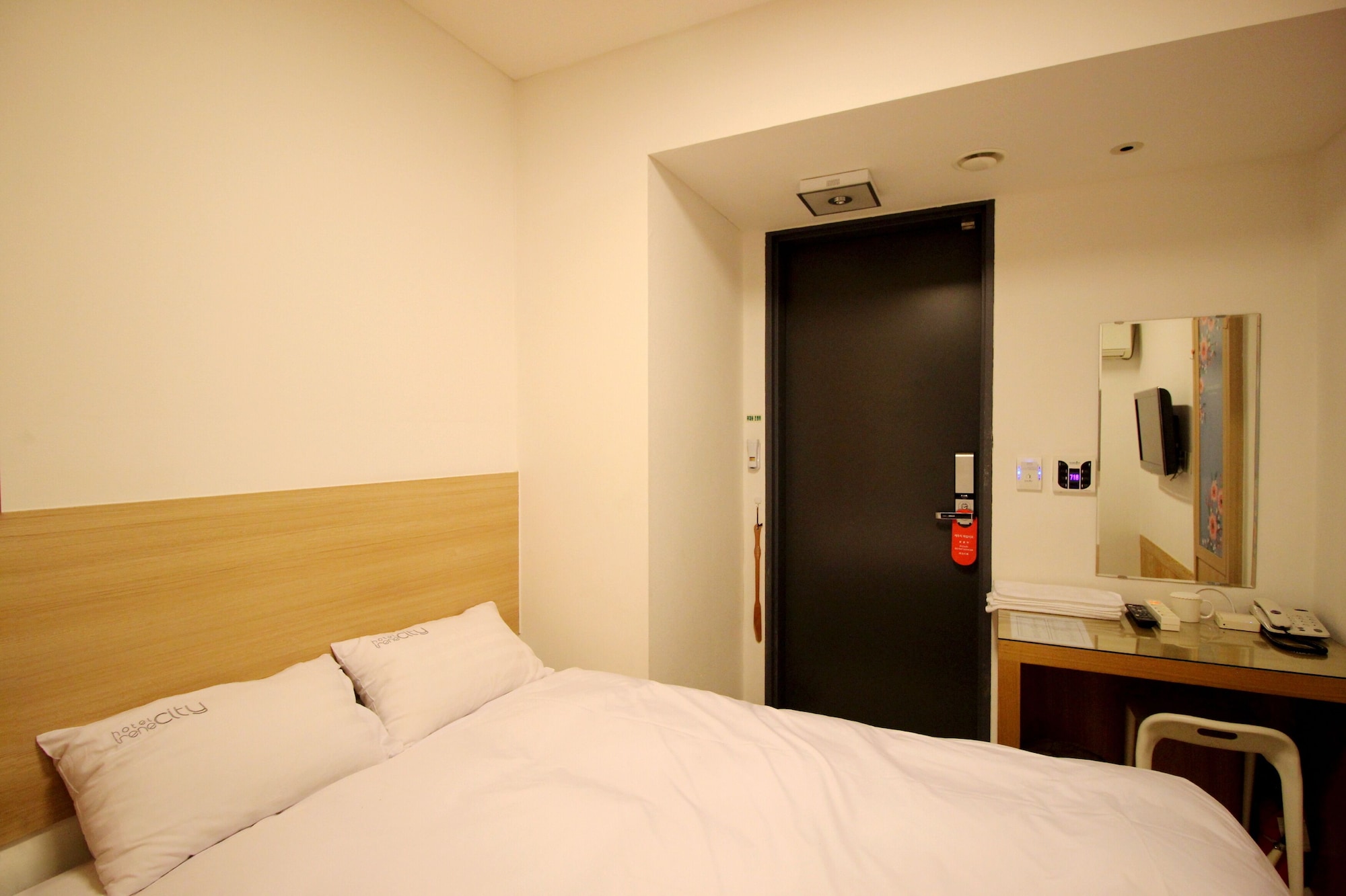 STANDARD, DOUBLE BED, NO WINDOW