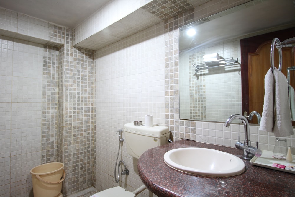 HOTEL GRAND ARJUN 49/50
