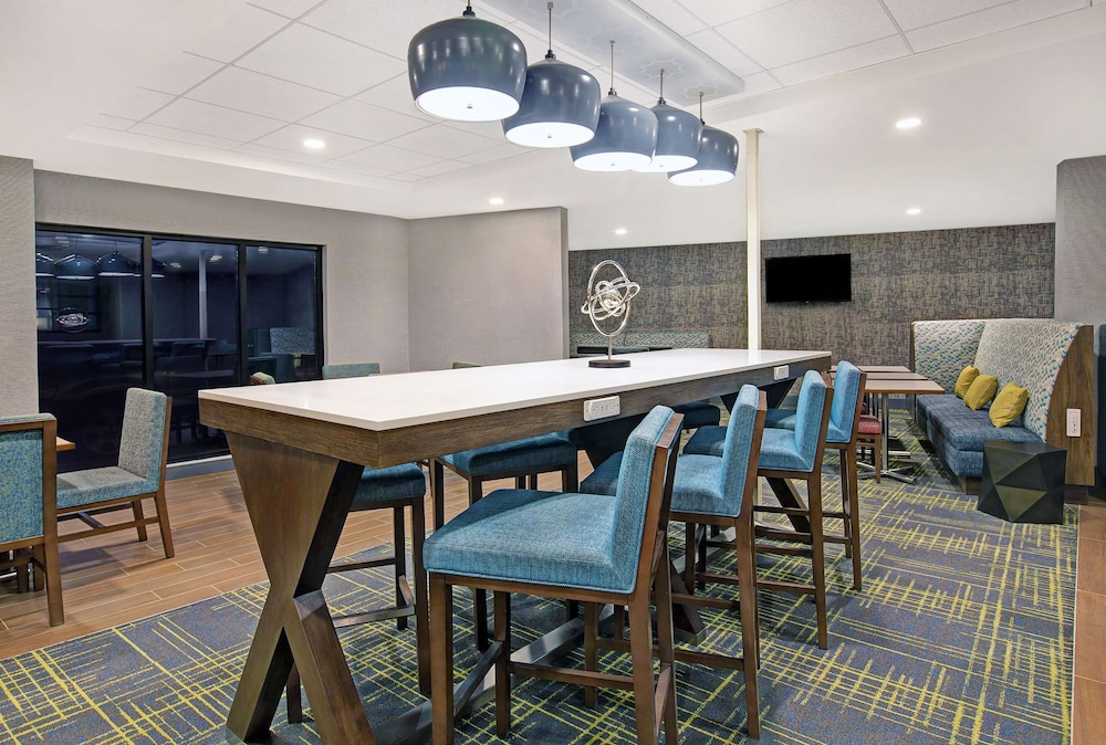 Hampton Inn Westfield 43/45