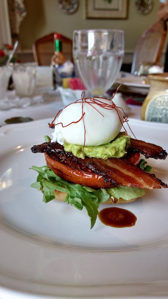 The Gables Wine Country Inn 17/50
