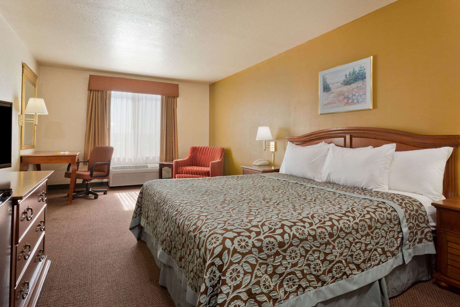 Days Inn by Wyndham Lathrop 7/37