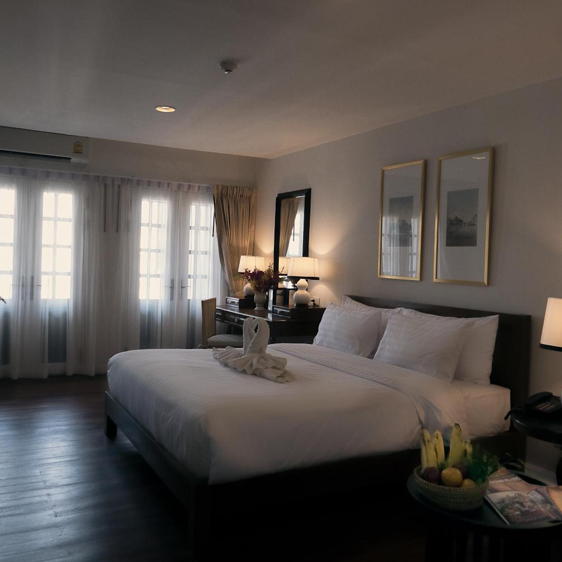 DELUXE, DOUBLE BED