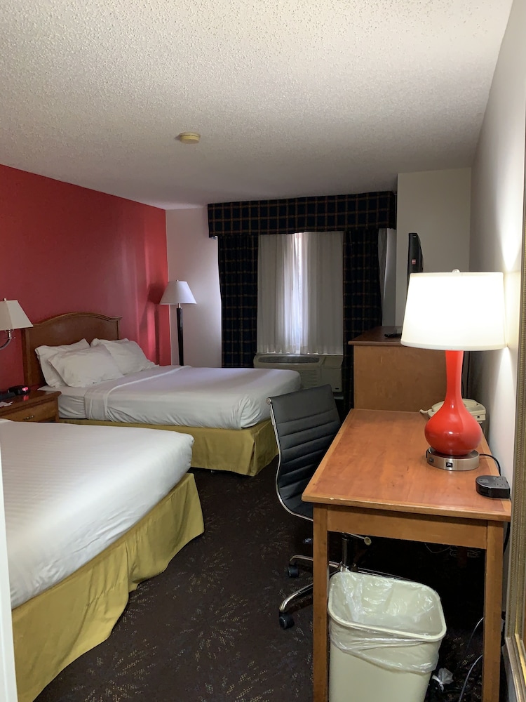 Ramada by Wyndham Santa Fe 21/36