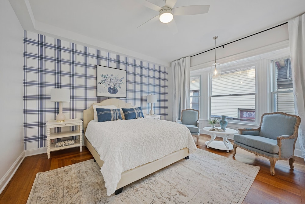 1 BEDROOM, PREMIUM, SUITE