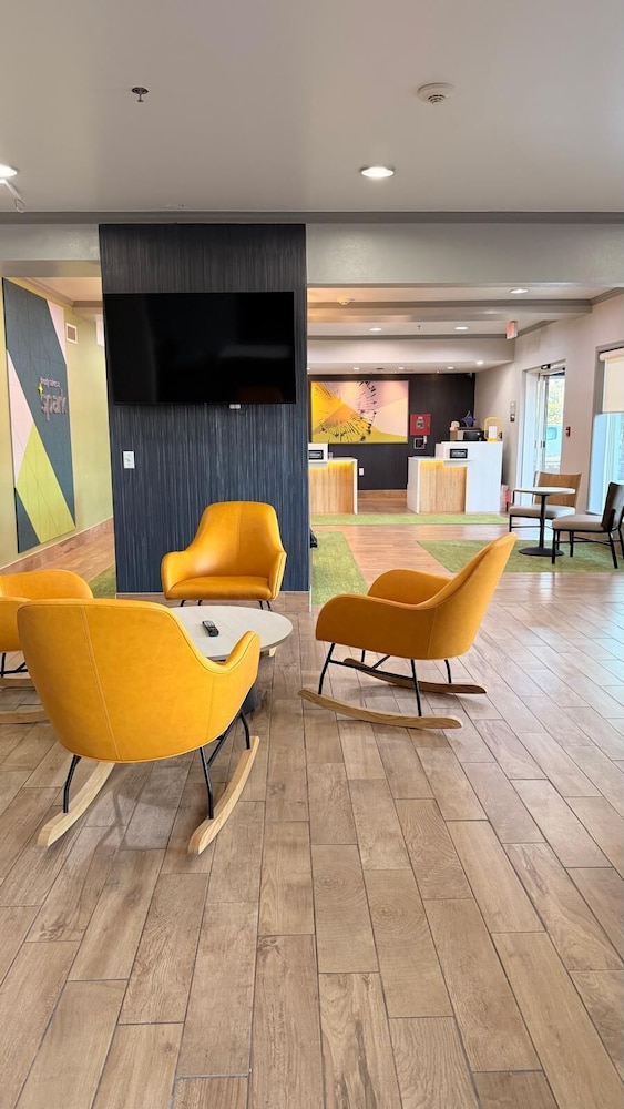 La Quinta Inn & Suites by Wyndham Central Point - Medford 33/48