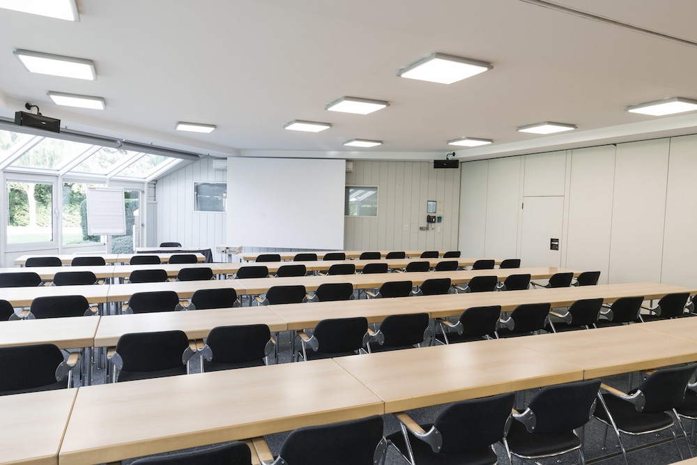 Gustav-Stresemann-Institut 60/70