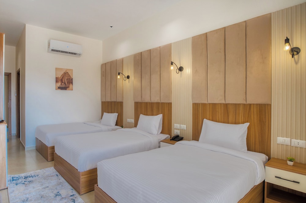 Mazar Pyramids Hotel 16/50