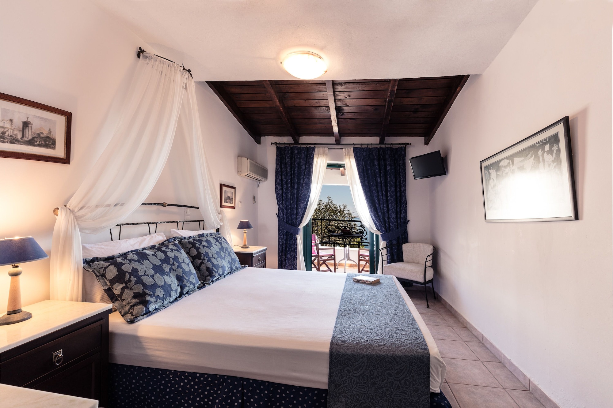 Standard, Double Bed, Partial Sea View