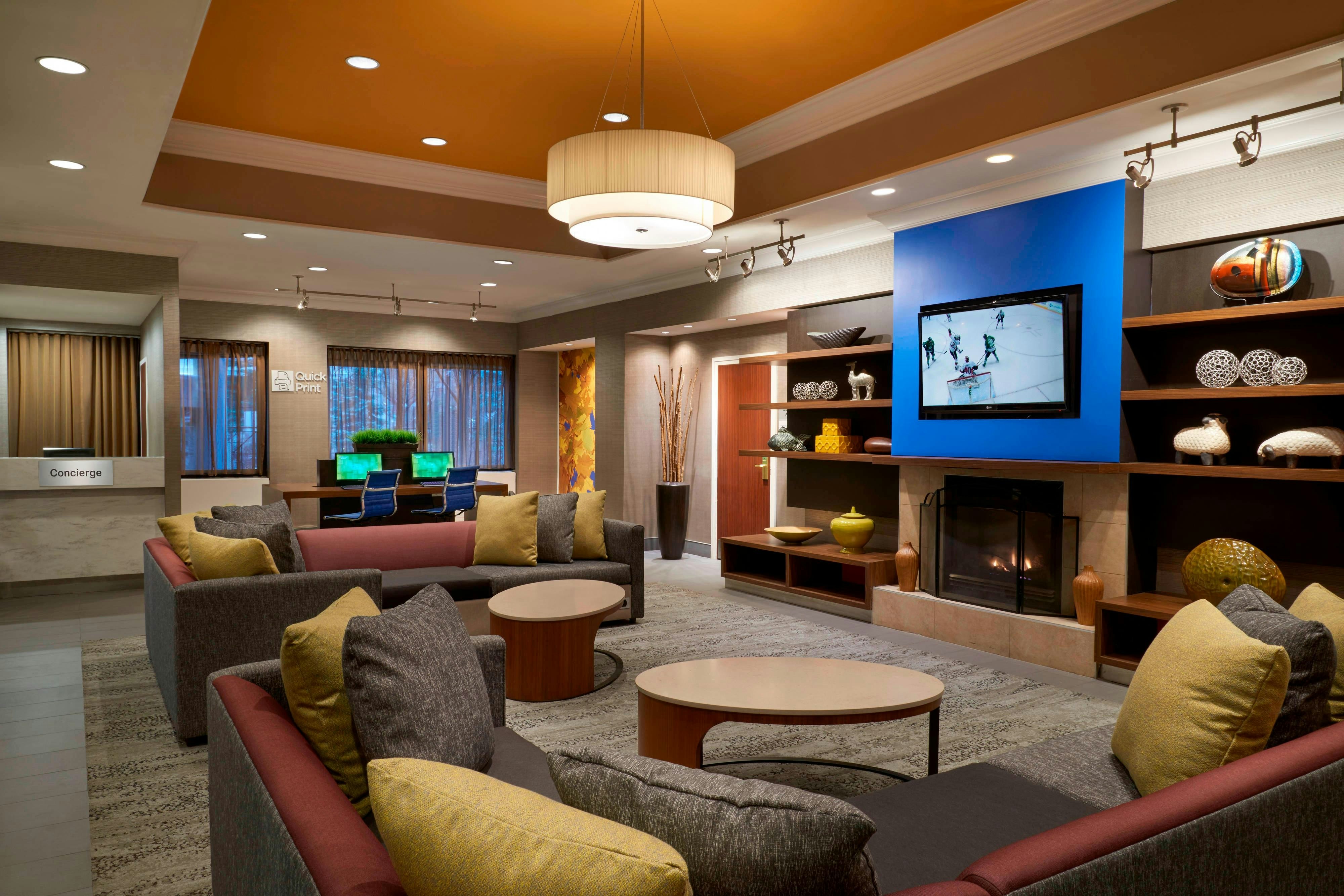 Courtyard By Marriott Downtown Toronto 4/25