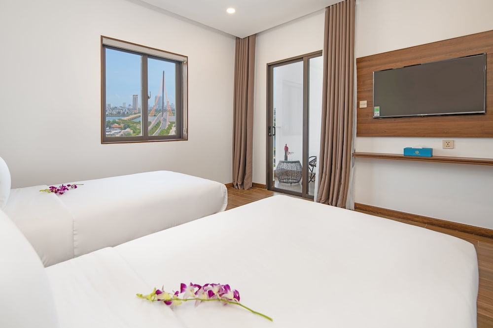 SUPERIOR, TWIN BEDS, RIVER VIEW