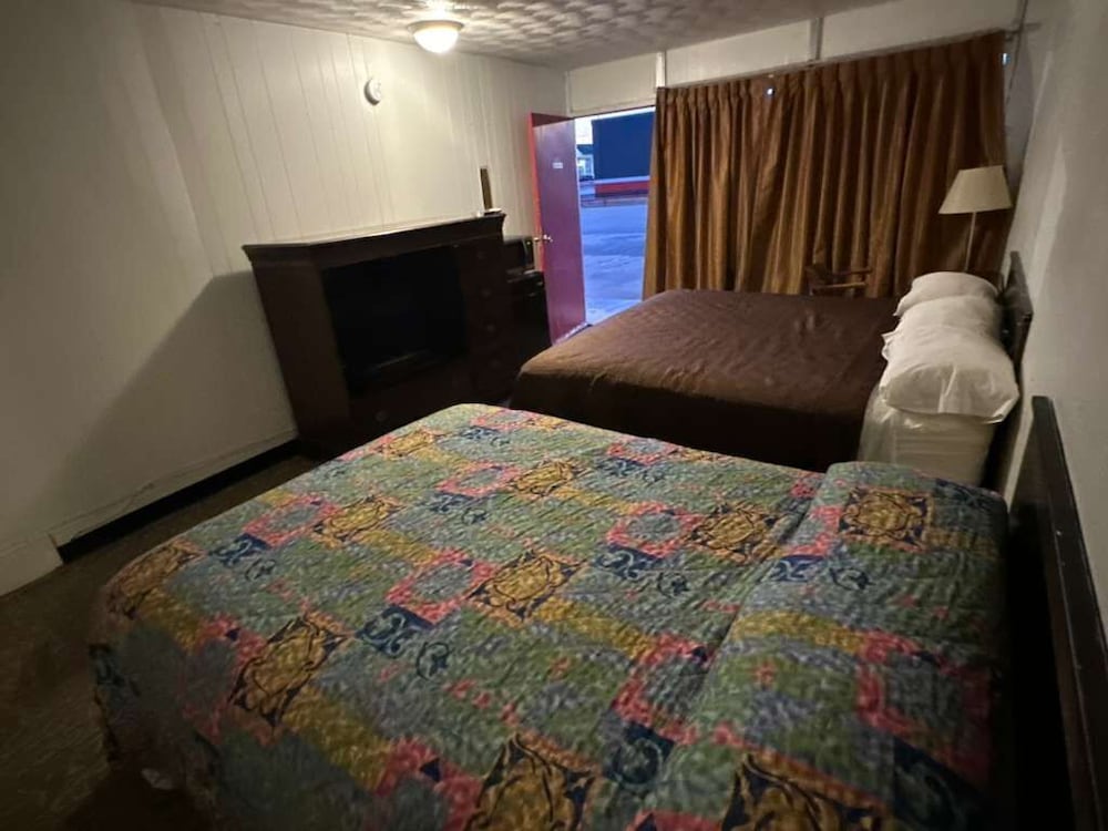 Gray Plaza Motel Benton Rend Lake I-57 21/39