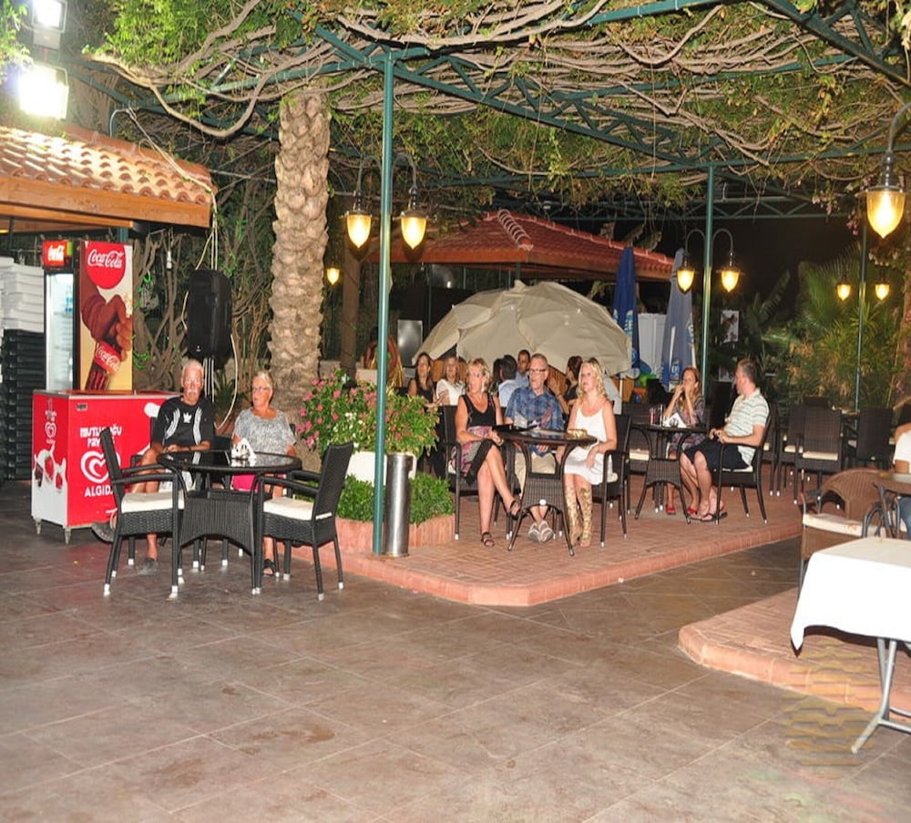 Azak Hotel 32/42