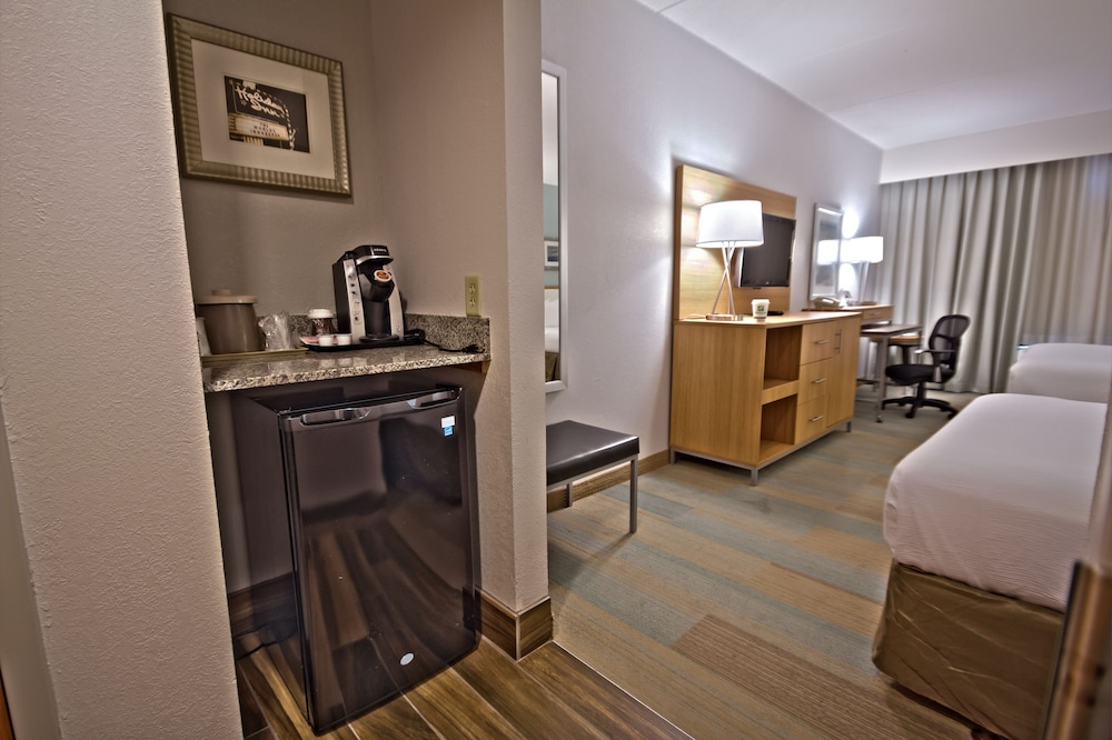 Holiday Inn Manahawkin/Long Beach Island 27/73