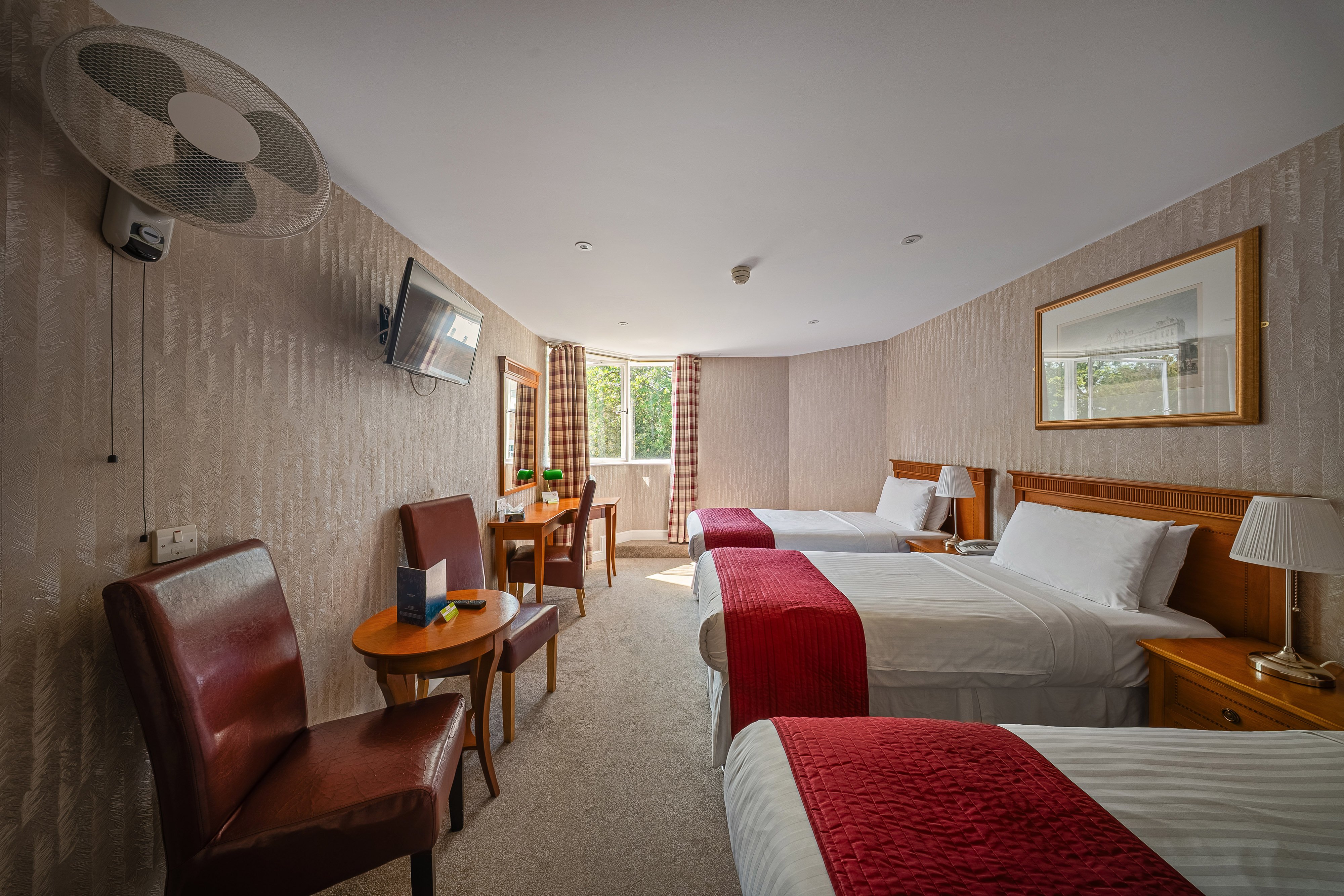 THE CLARENDON HOTEL 19/50