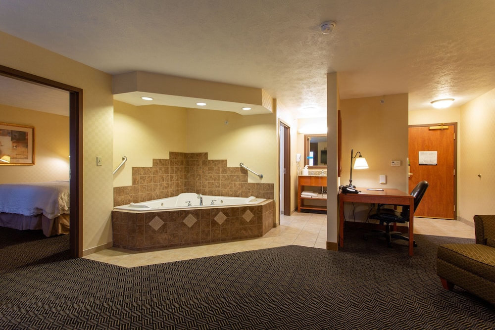 Hampton Inn Waterloo Cedar Valley 27/55