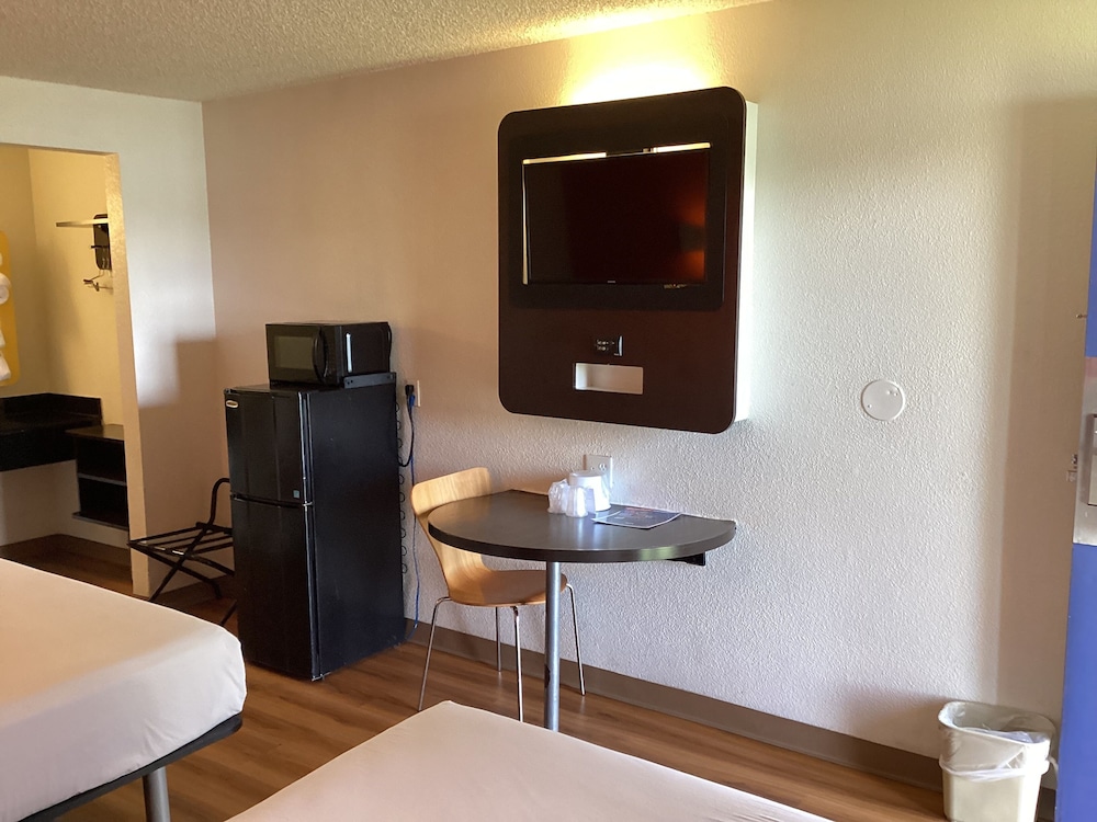 Motel6 Oakland, CA - Embarcadero 30/48
