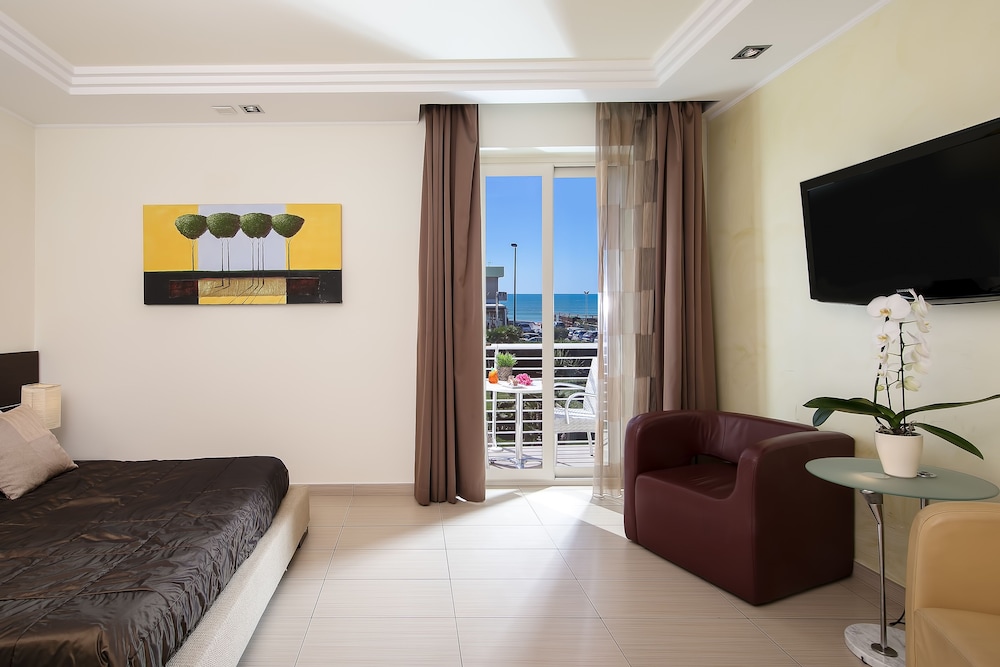 HOTEL OLIMPICO 51/67